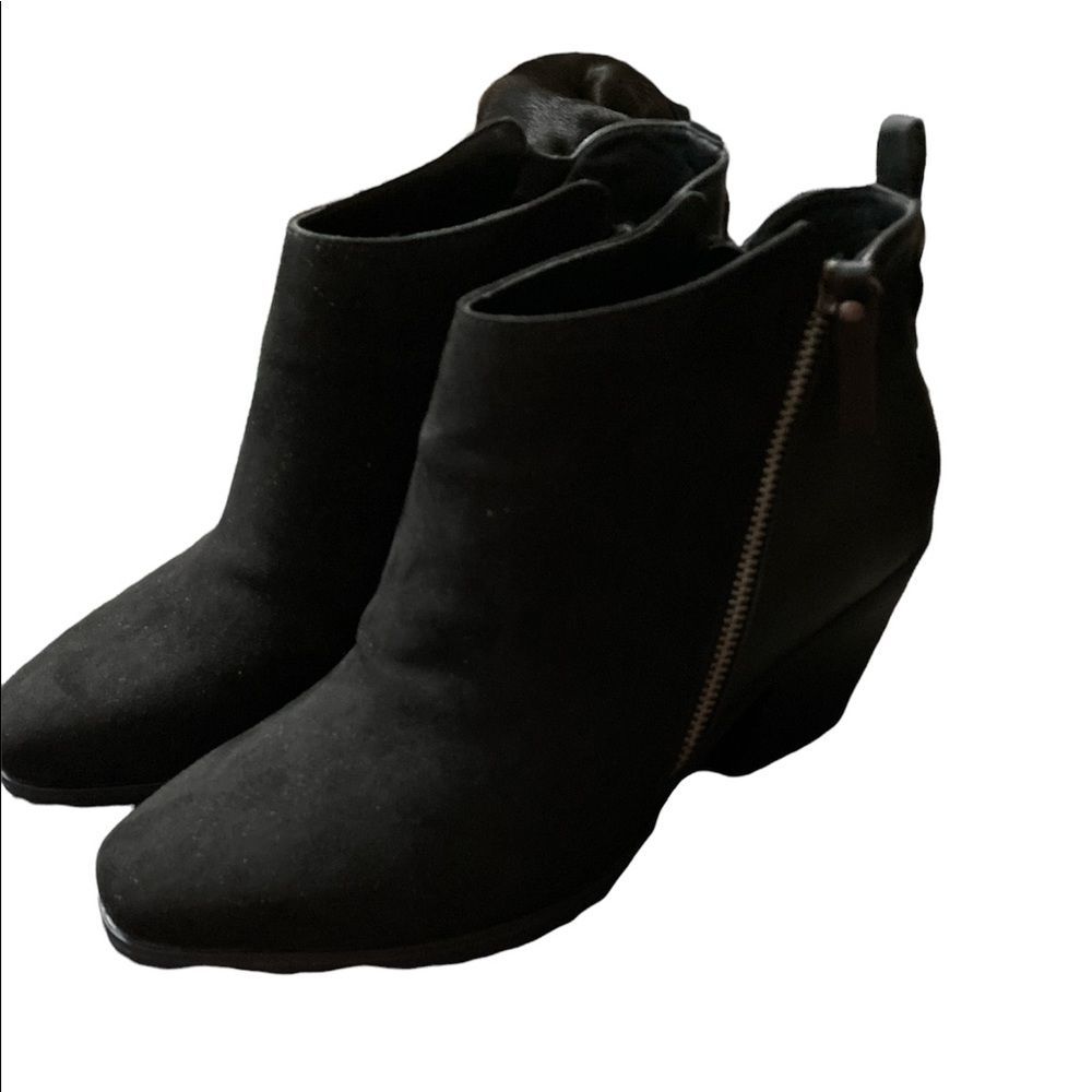 JustFab Women’s Side Zip Faux Leather Chelsea Boots